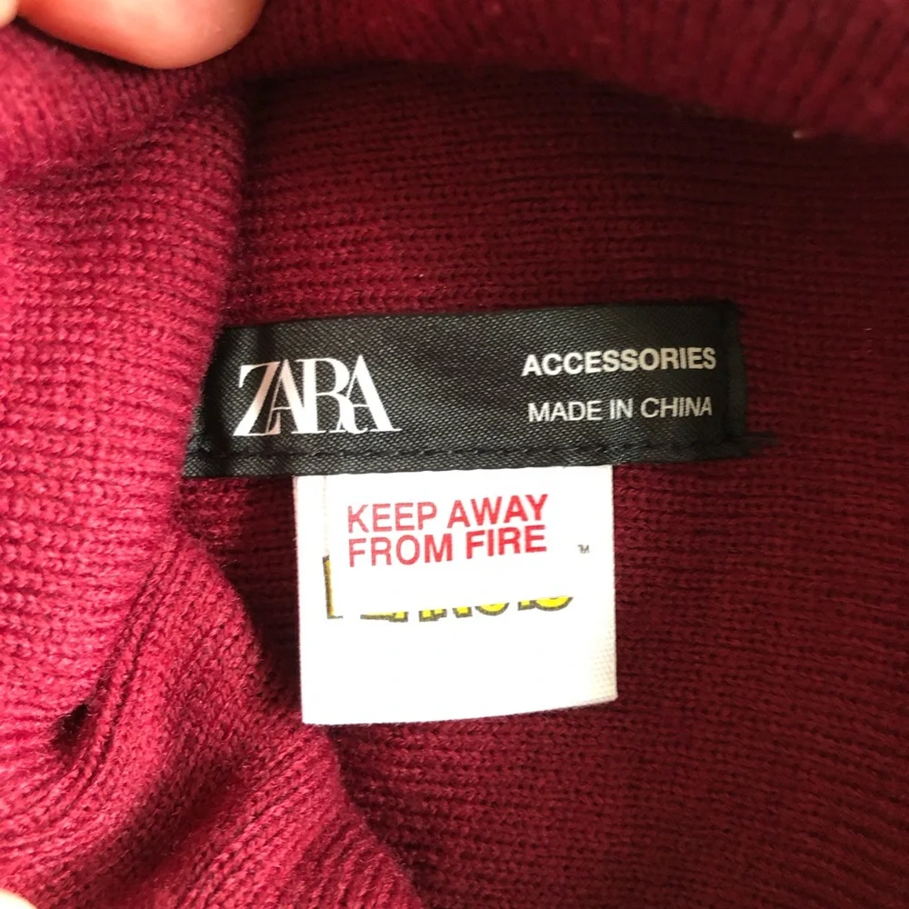 ZARA Peanuts Kid’s Red Beanie with Snoopy Patch Size 3T